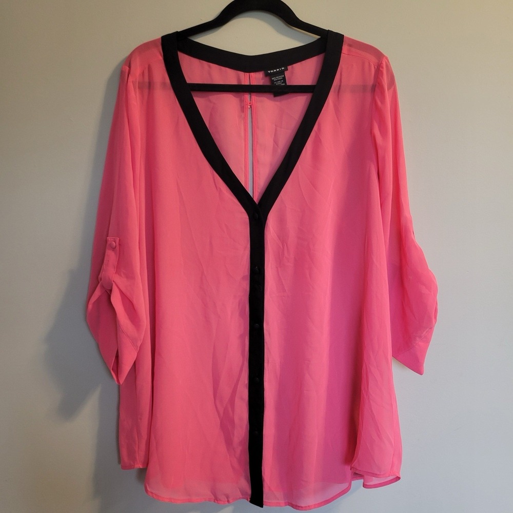 Torrid Top Woman's Size 3 Pink Black 3/4 Sleeve V-Neck Roll Tab Back Button